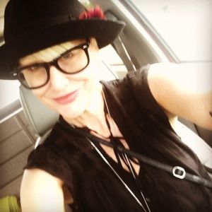 Meet your Posher, Robin